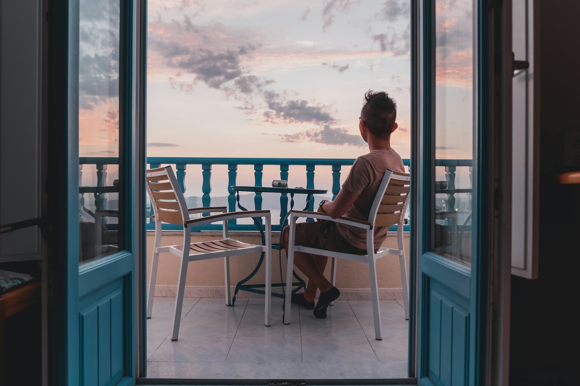 Balcon face à la mer au petit matin